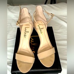 Lulús sandals color cream size 6.5